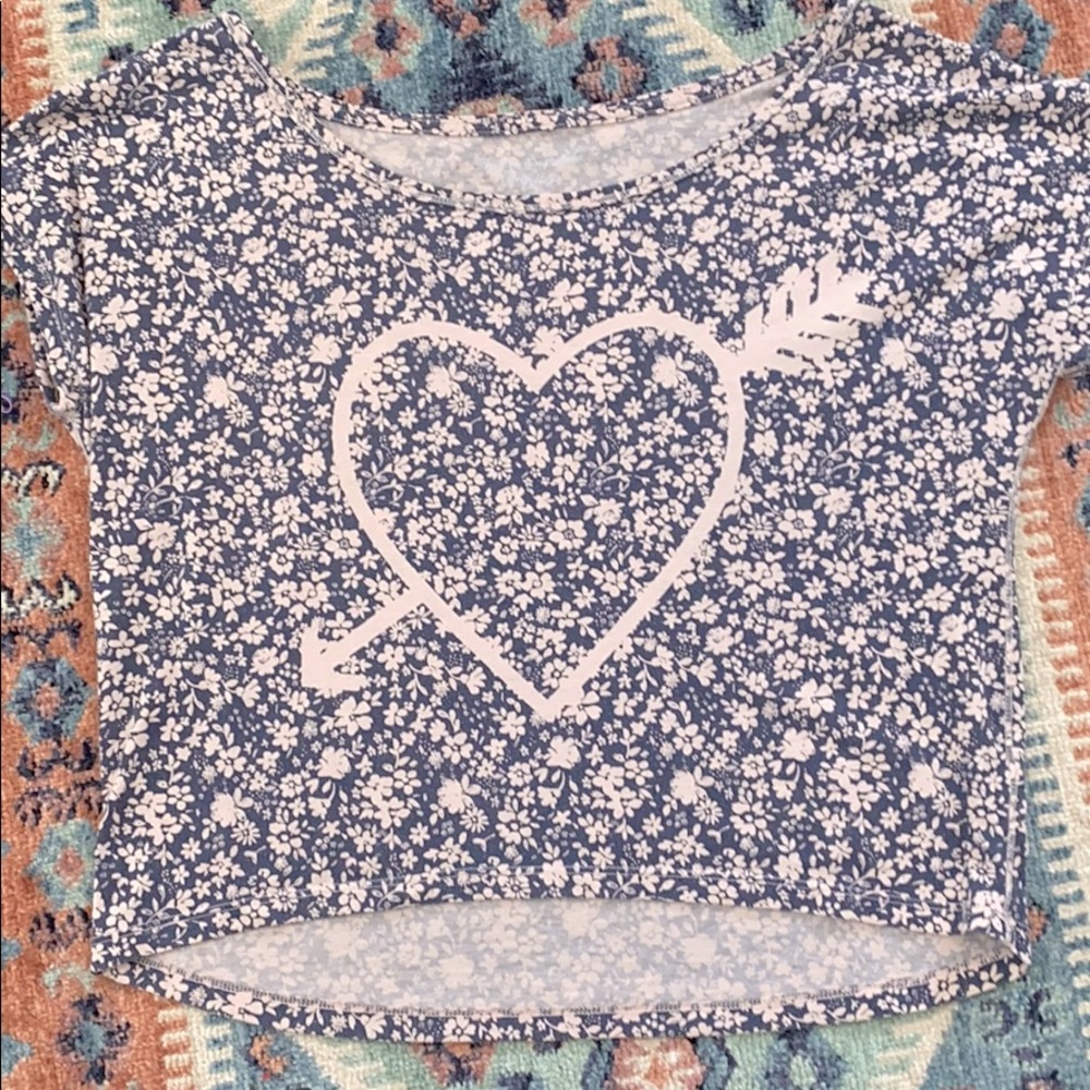 Cropped T-shirt.
